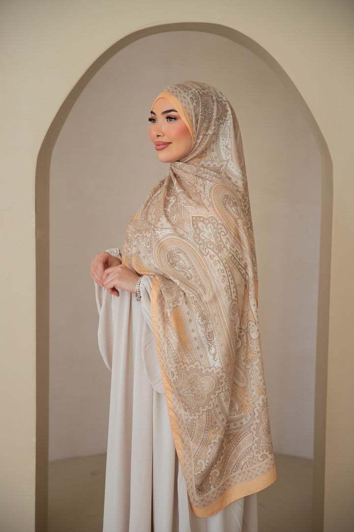 Soft Bohéme Hijab in Golden Glow