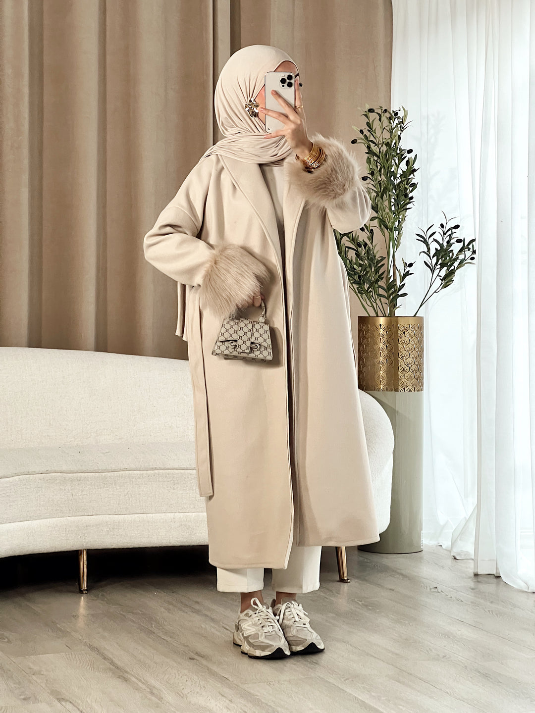 Parisian Faux-Mantel