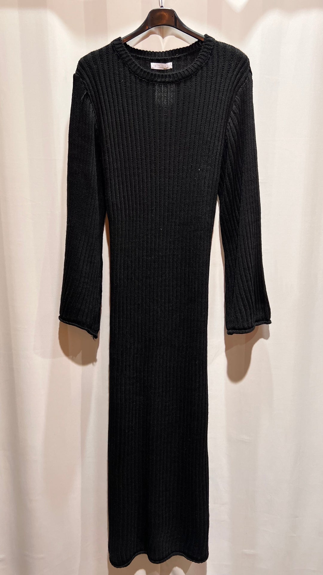 Inaya Strick-Kleid