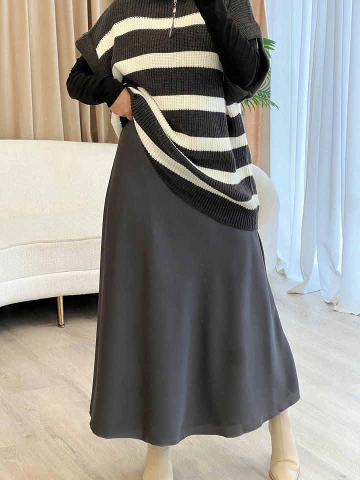 Chic Satin Rock in Grey