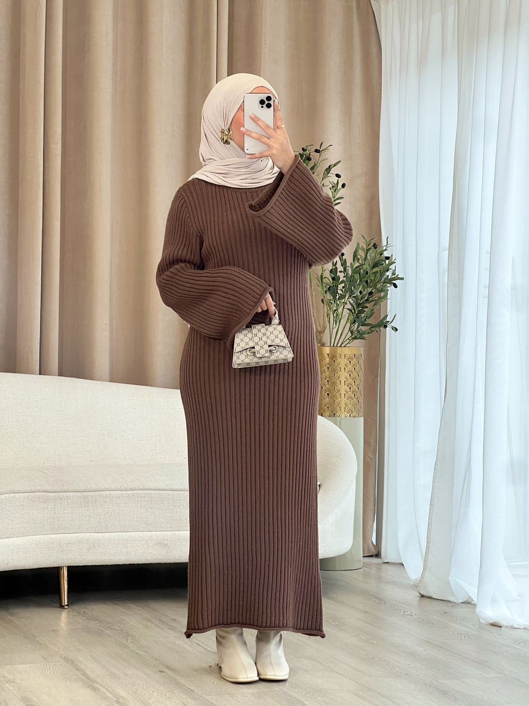 Inaya Strick-Kleid