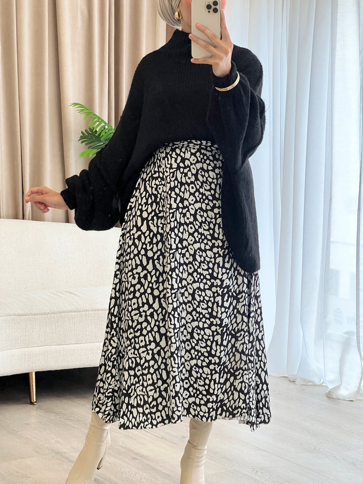 Leya Satin Rock in Schwarz