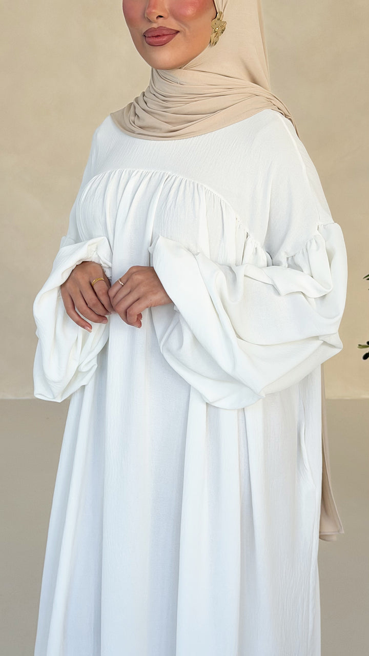Mavie Abaya mit Ballonärmeln