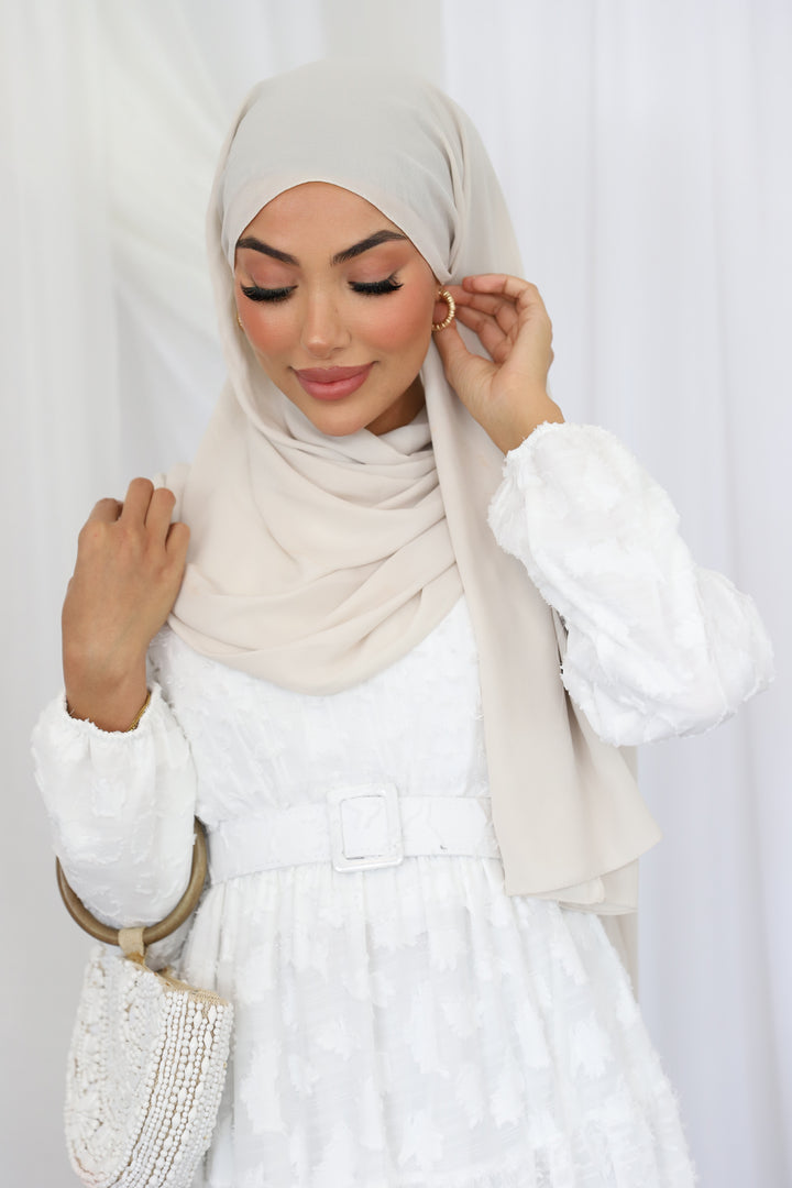 Donya Kleid mit Rüschen in Weiß