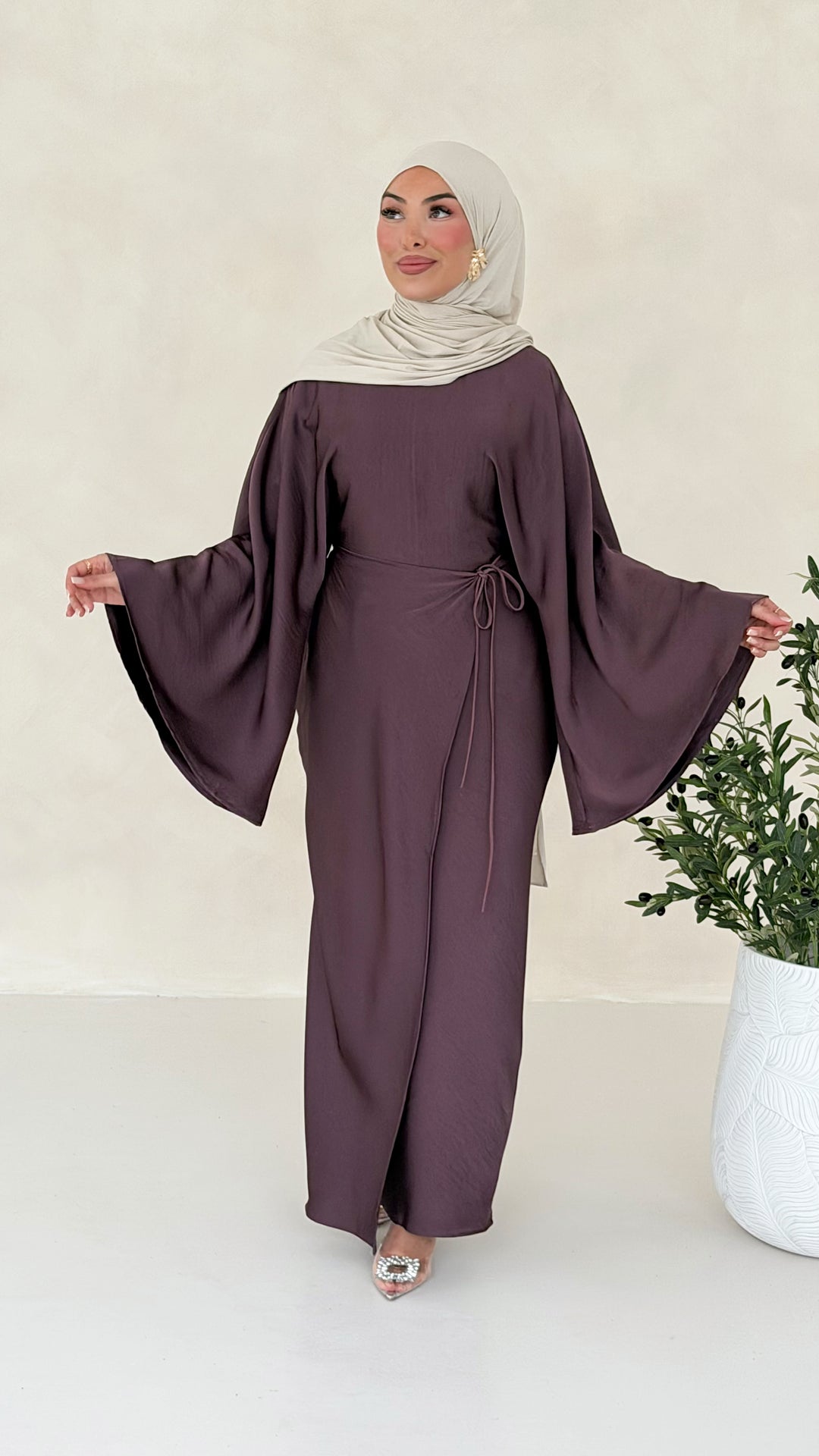 Nuré Satin Kleid in Wickeloptik