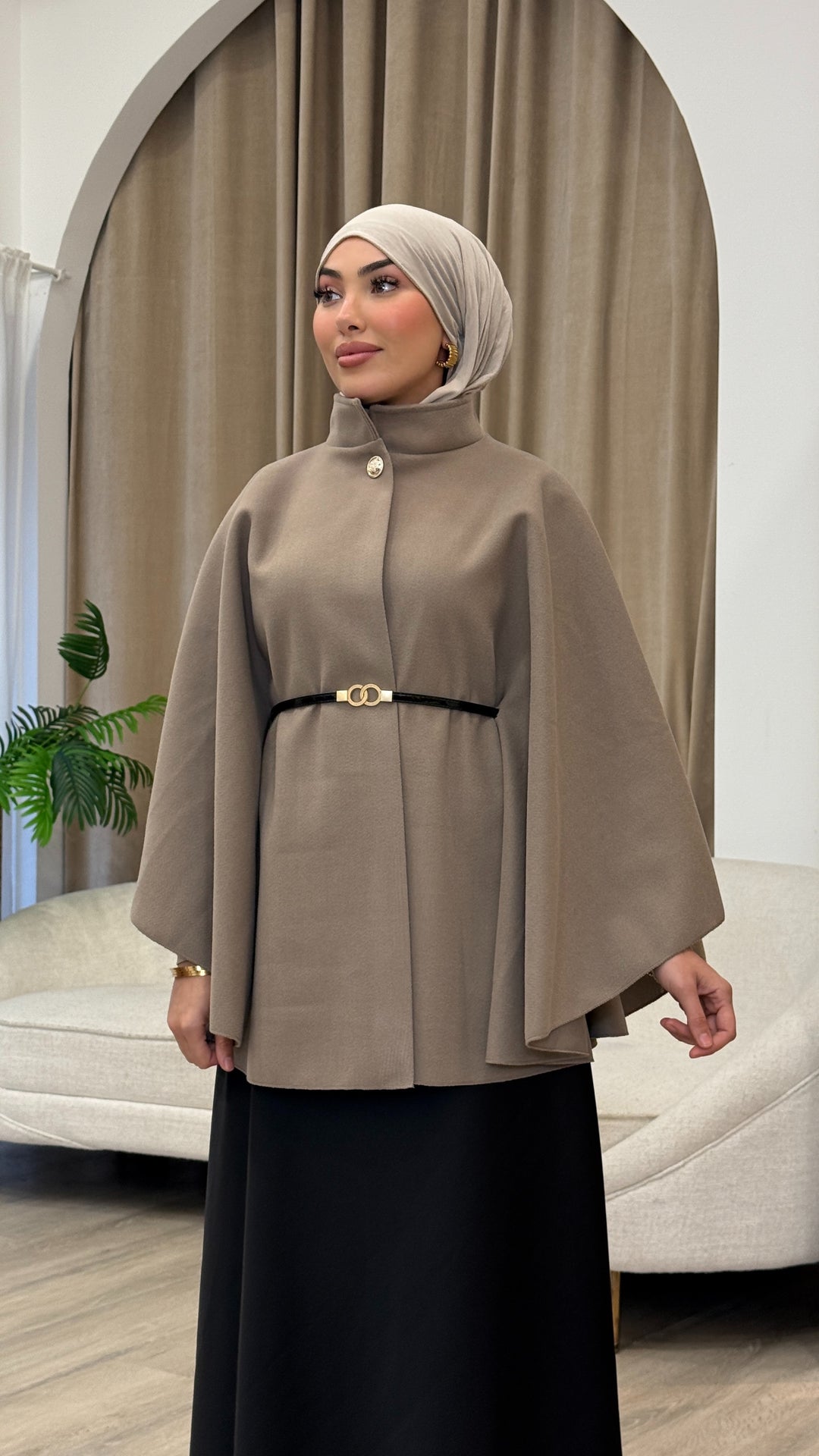 Kamila Cape mit Gürtel in Taupe