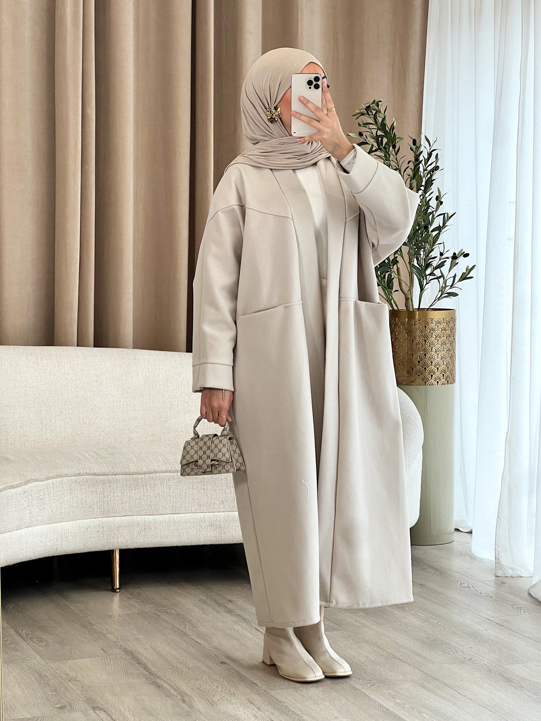 Dalya Oversized Mantel