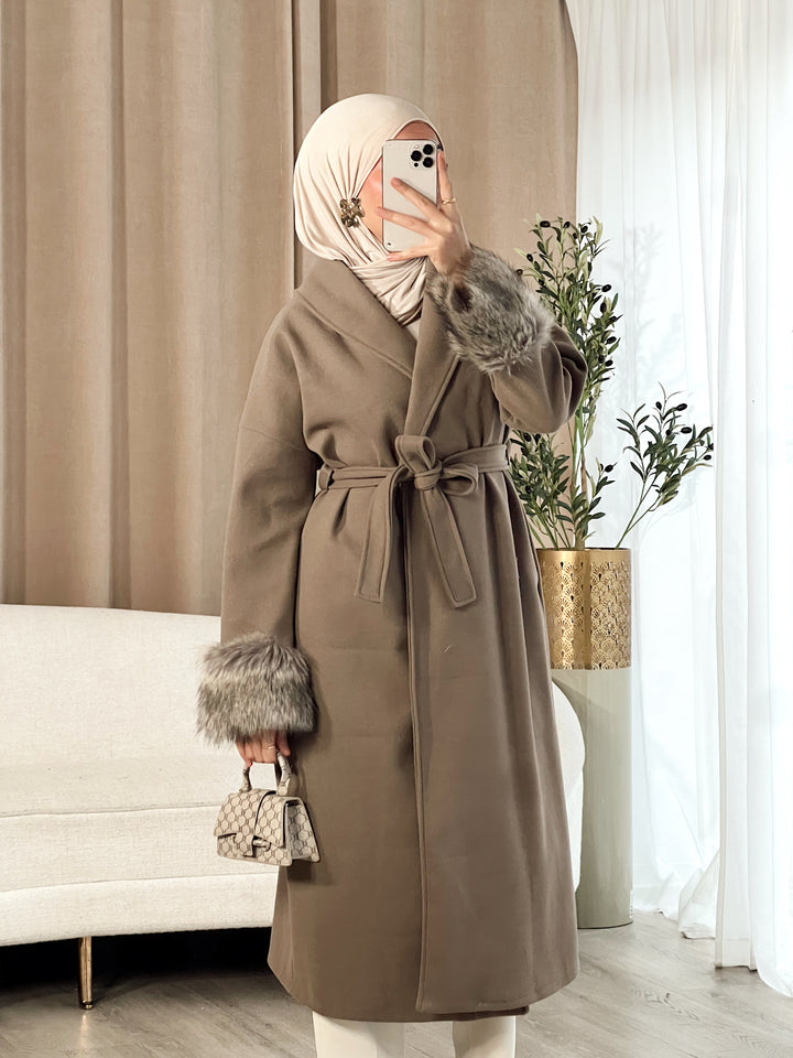 Parisian Faux-Mantel