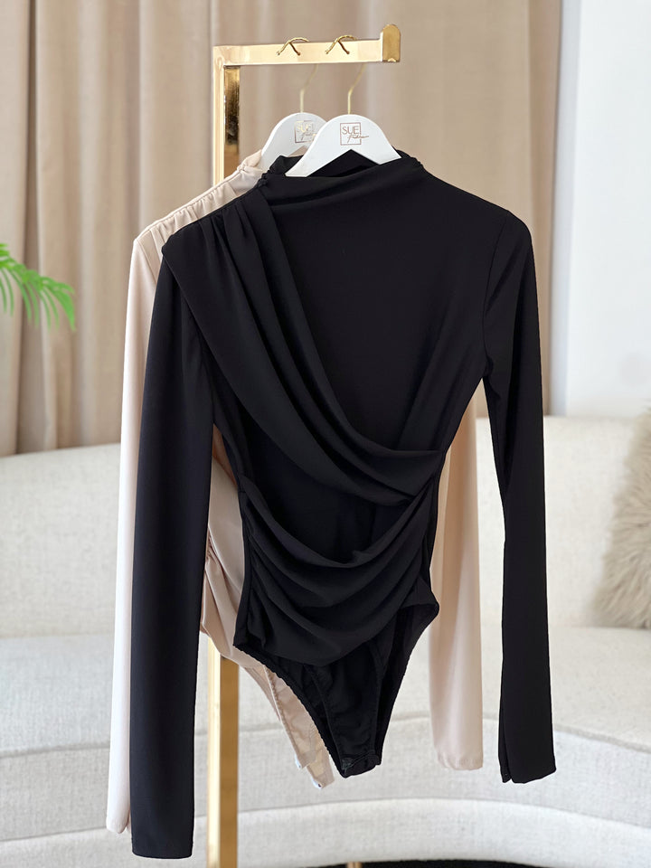 Glamouré Body mit Drapierungen in Schwarz