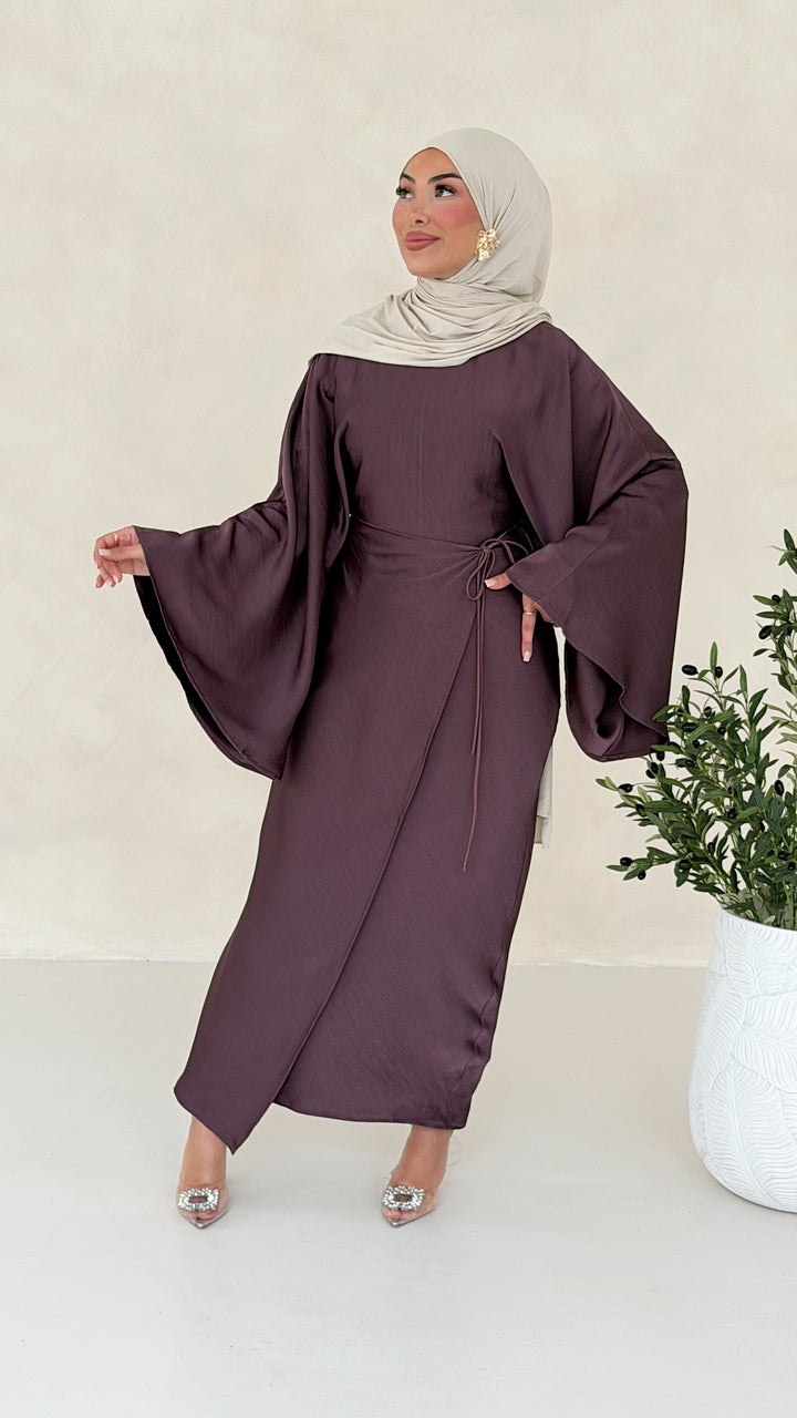 Nuré Satin Kleid in Wickeloptik