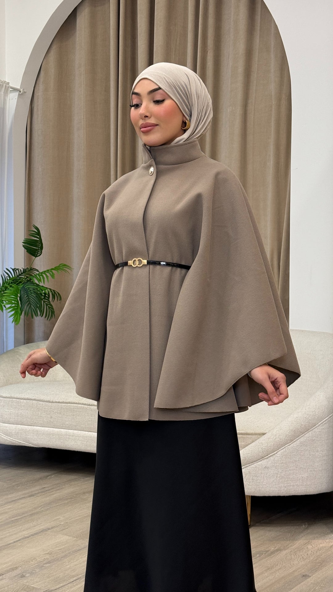Kamila Cape mit Gürtel in Taupe