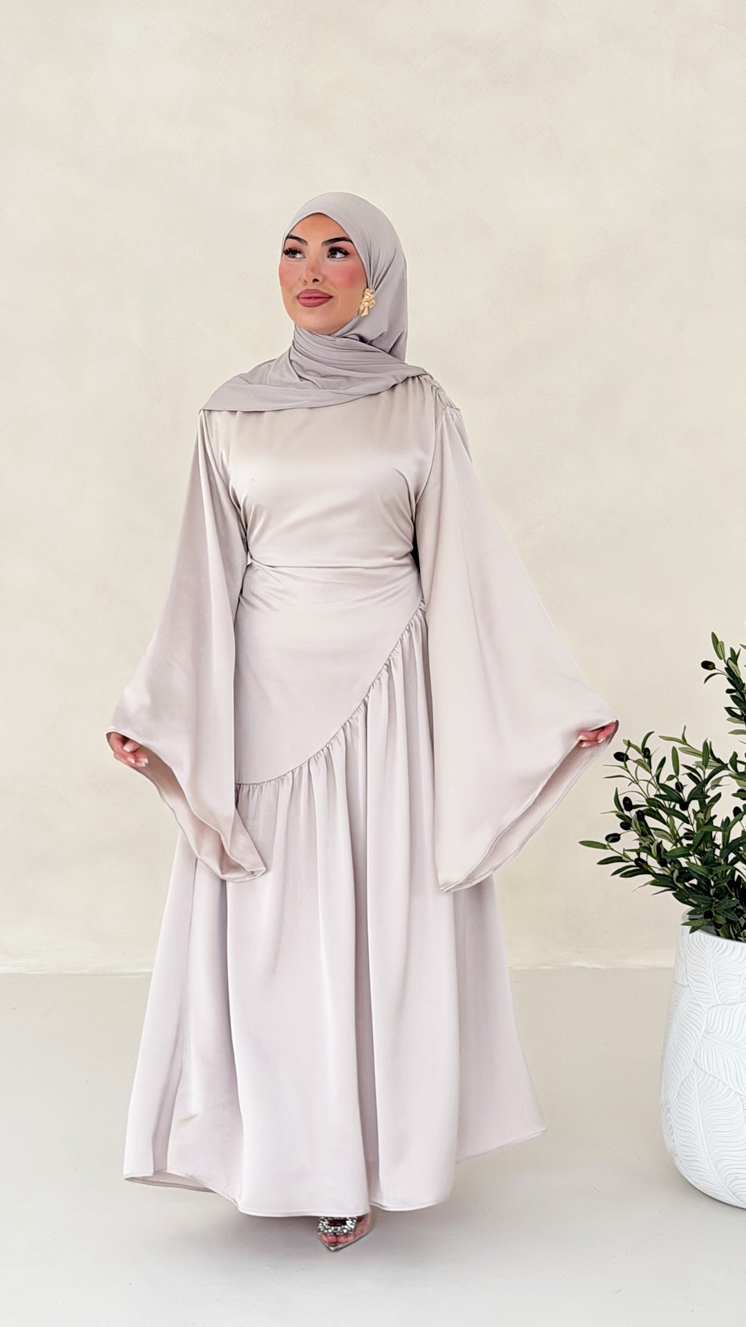 Ilyana Satin Kleid