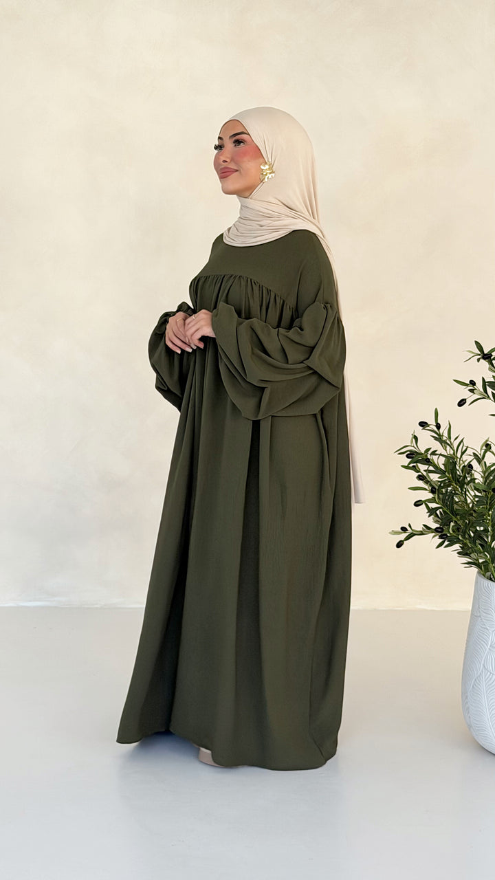 Mavie Abaya mit Ballonärmeln