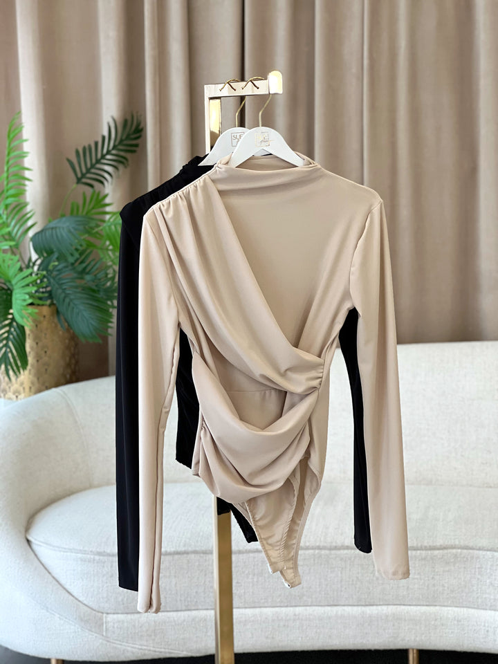 Glamouré Body mit Drapierungen in Beige
