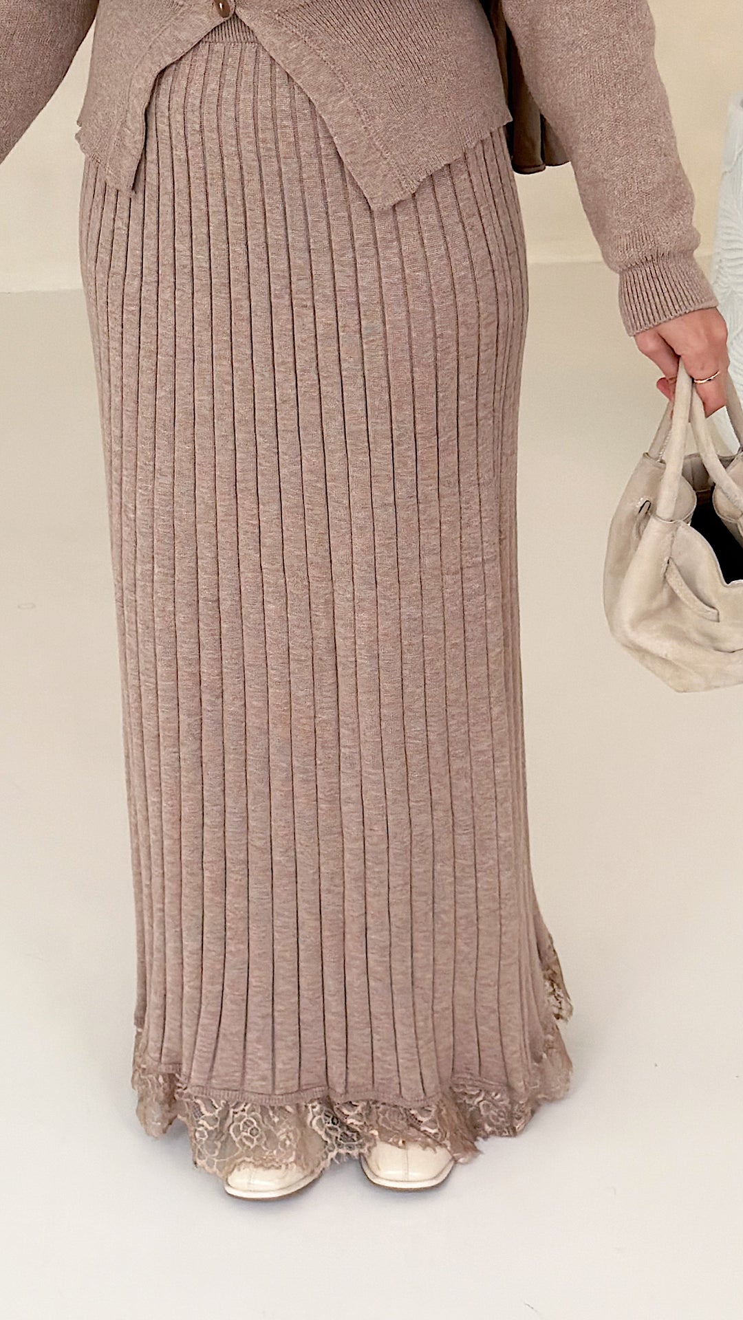 Aveline Lace Rock