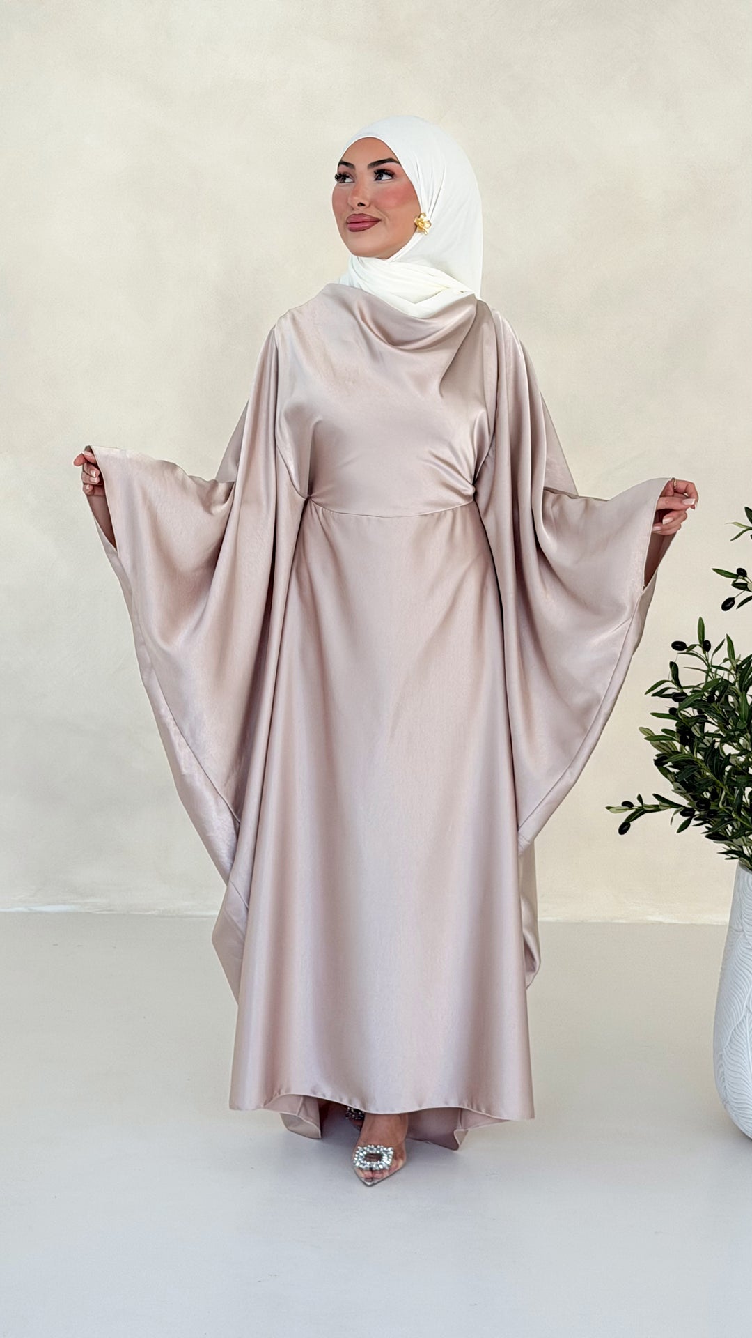 Lyra Abaya