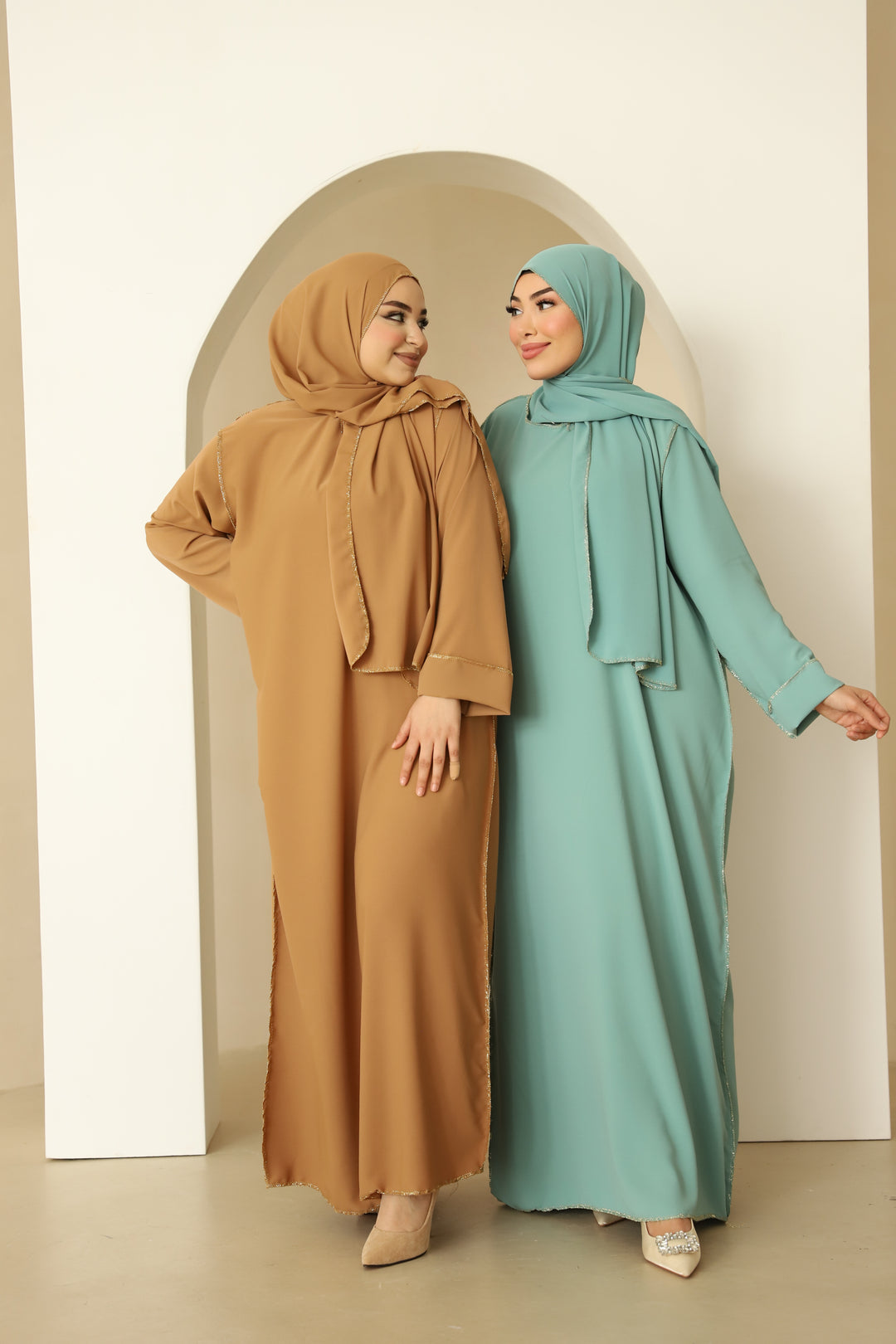 Anisa Abaya mit integriertem Hijab in Camel