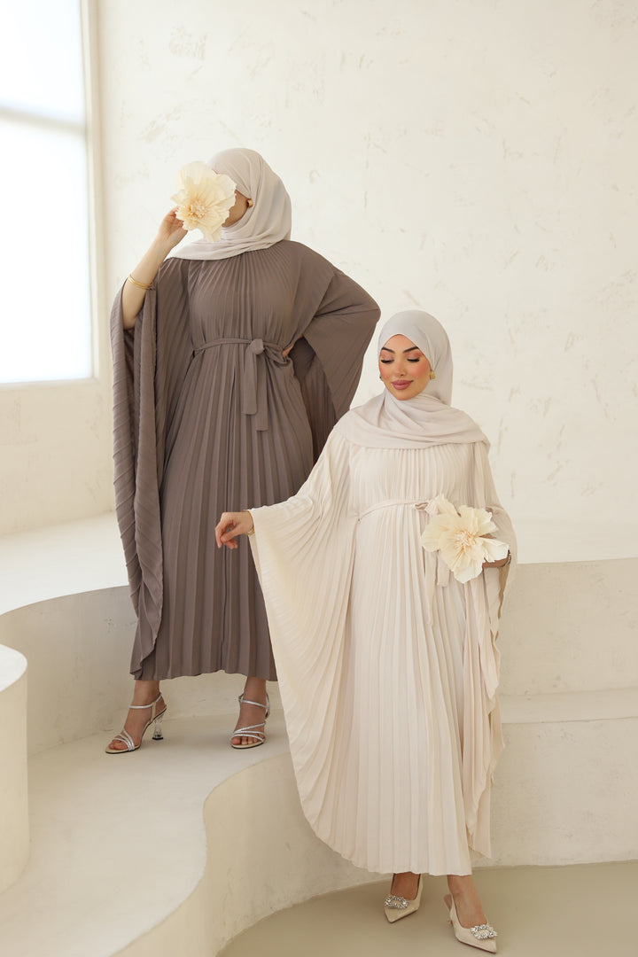 Nadya Plissee Kleid In Taupe