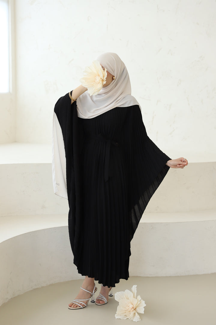 Nadya Plissee Kleid In Schwarz