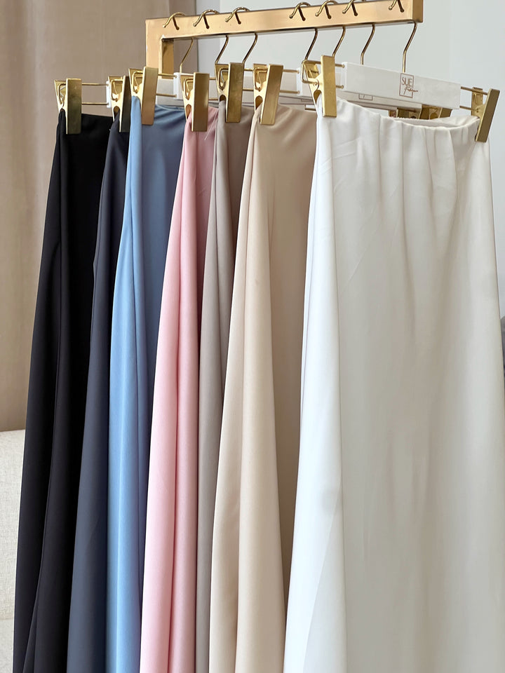 Chic Satin Rock in Weiß