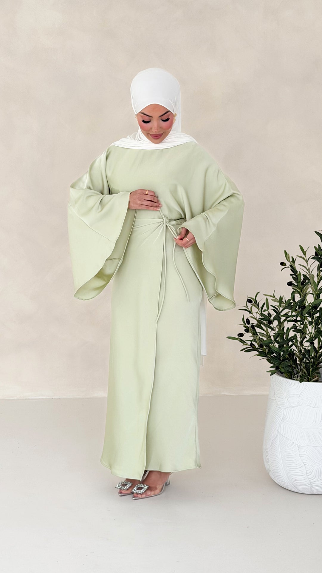 Nuré Satin Kleid in Wickeloptik