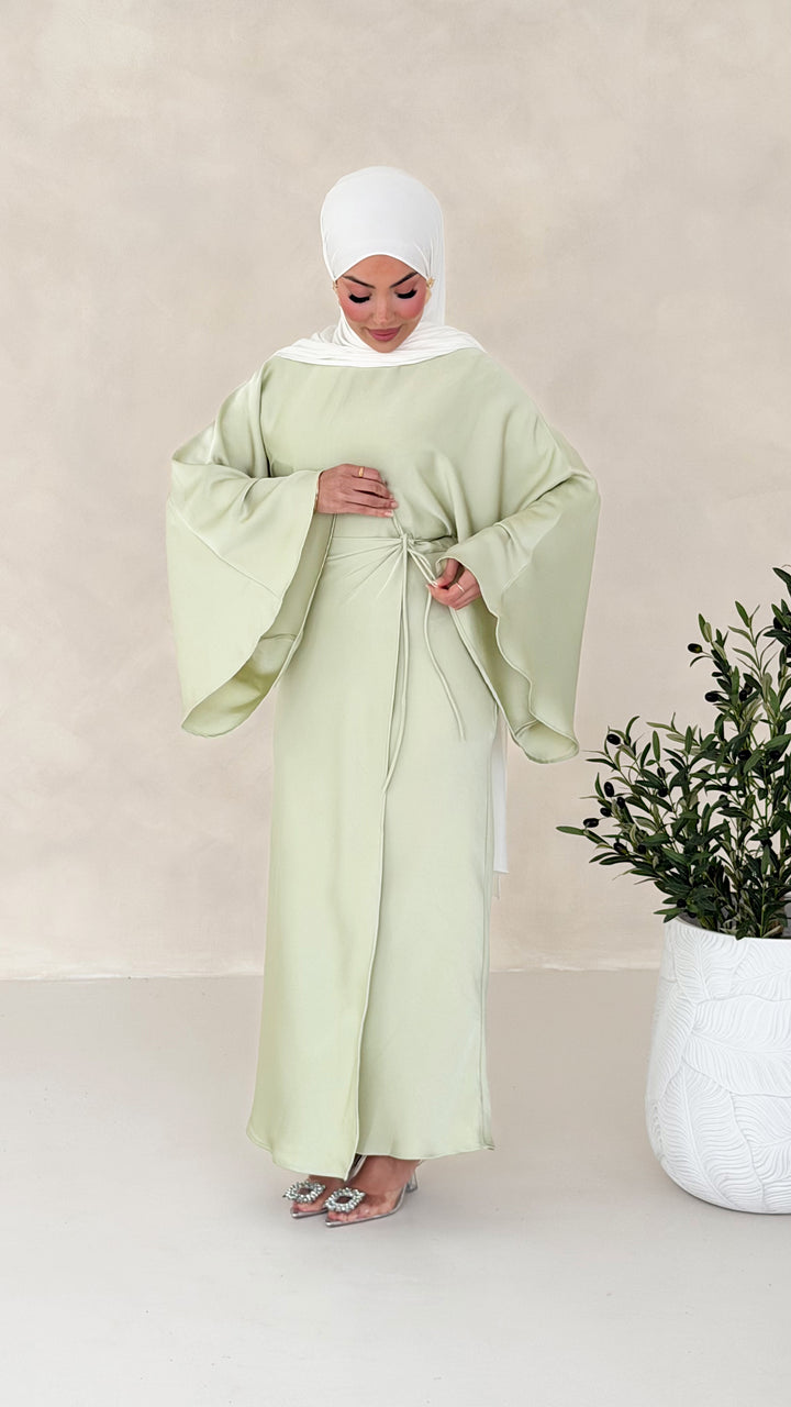 Nuré Satin Kleid in Wickeloptik