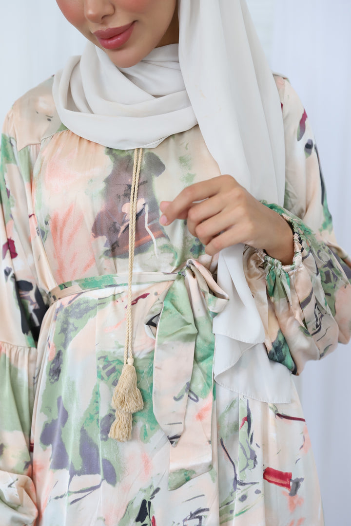 Lola Satin Kleid mit Ballonärmeln in Apricot
