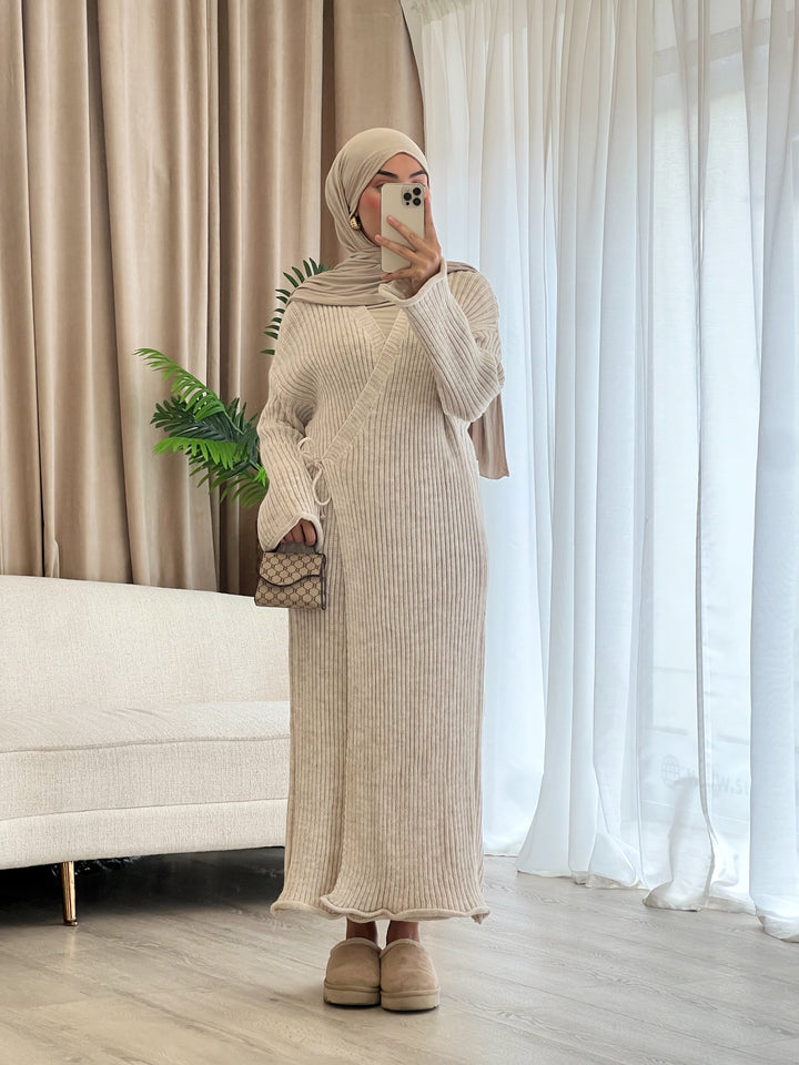 Belleza Strickkleid in Wickeloptik in Beige