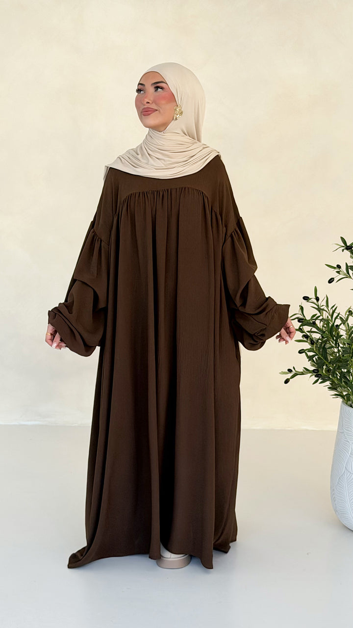 Mavie Abaya mit Ballonärmeln