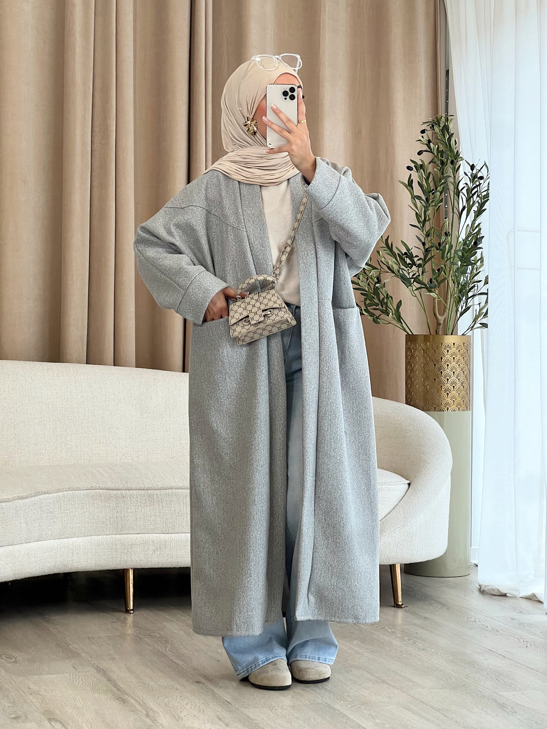 Dalya Oversized Mantel