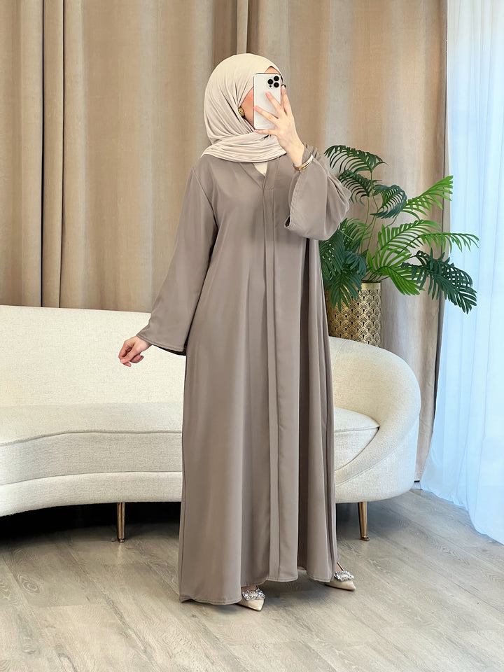 Jasmin Abaya in Taupe