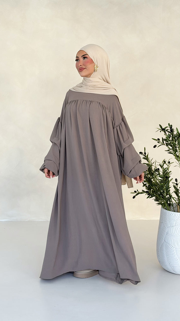 Mavie Abaya mit Ballonärmeln