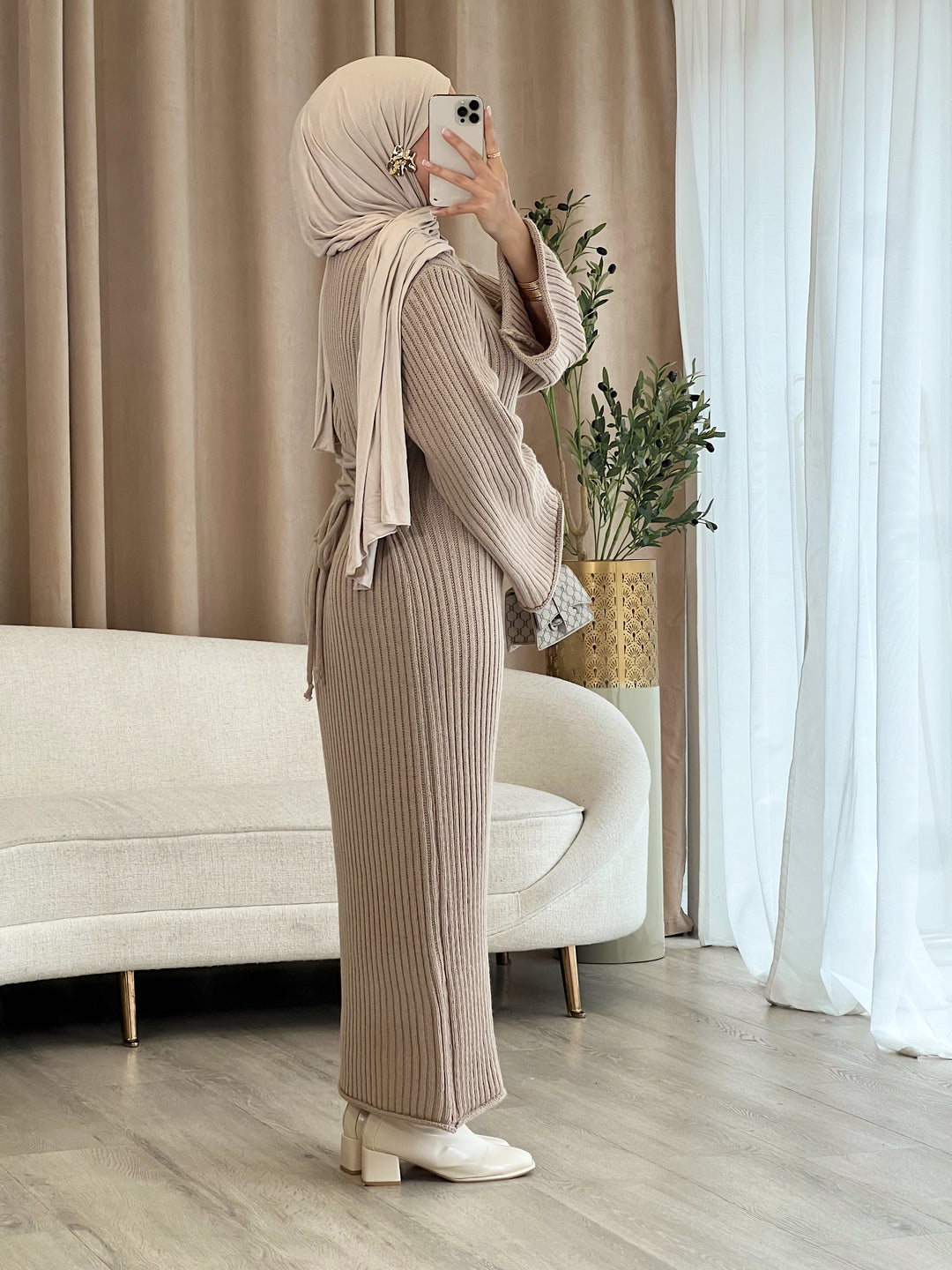 Inaya Strick-Kleid