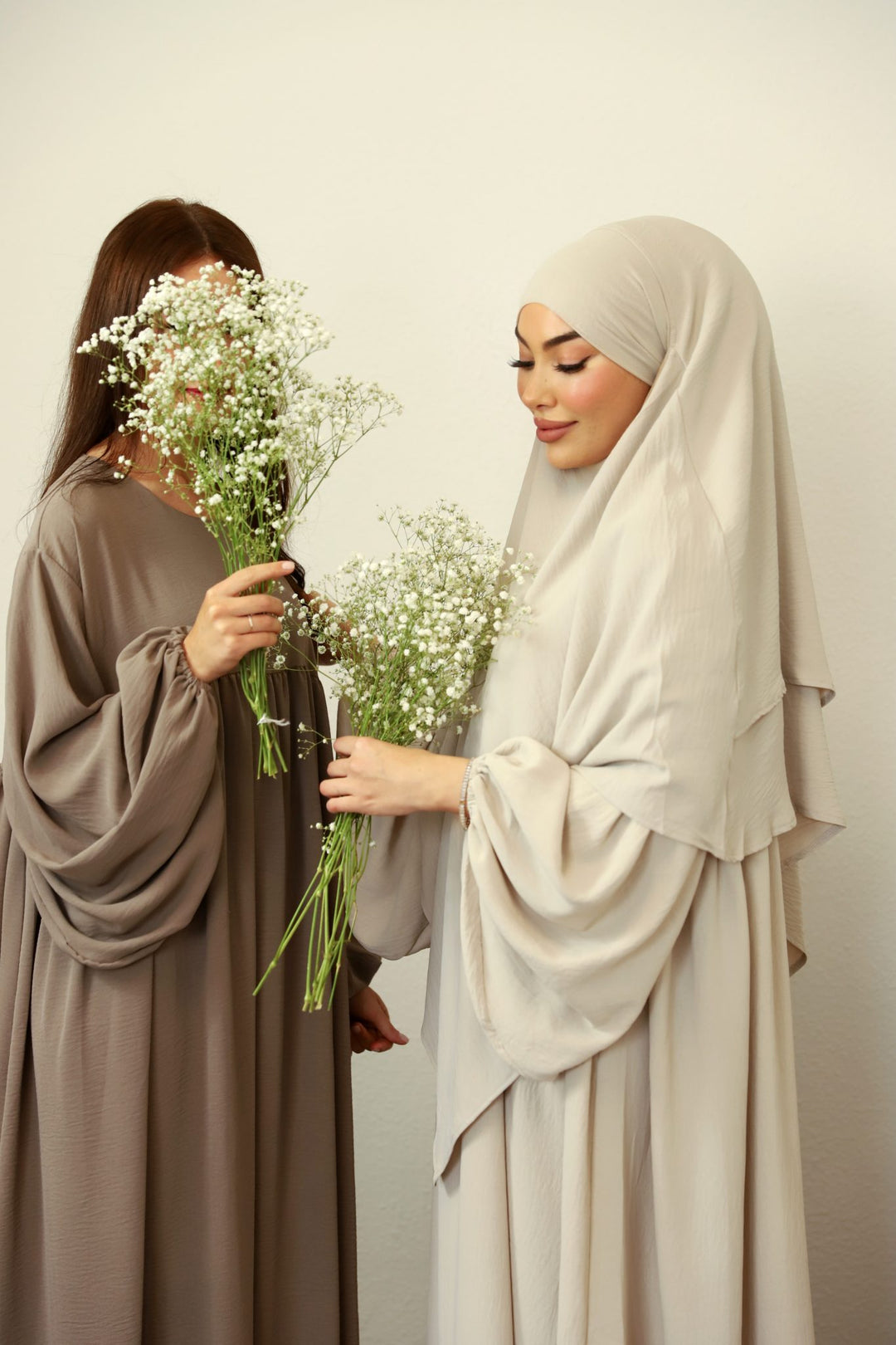 Nour Abaya in Elfenbein