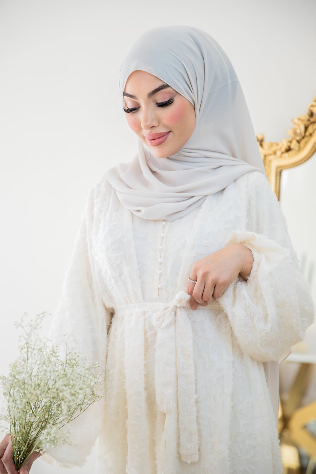 Hira Kleid mit Ballonärmeln in Beige