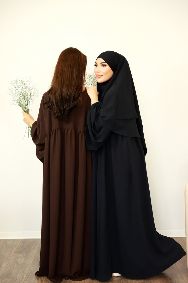 Nour Abaya in Schwarz