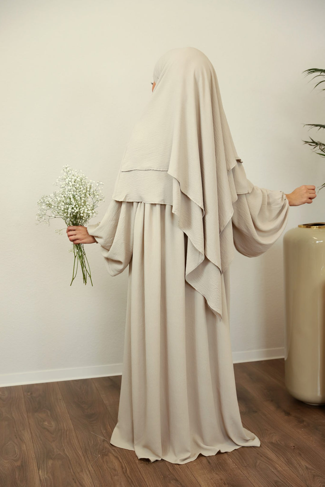 Nour Abaya in Elfenbein