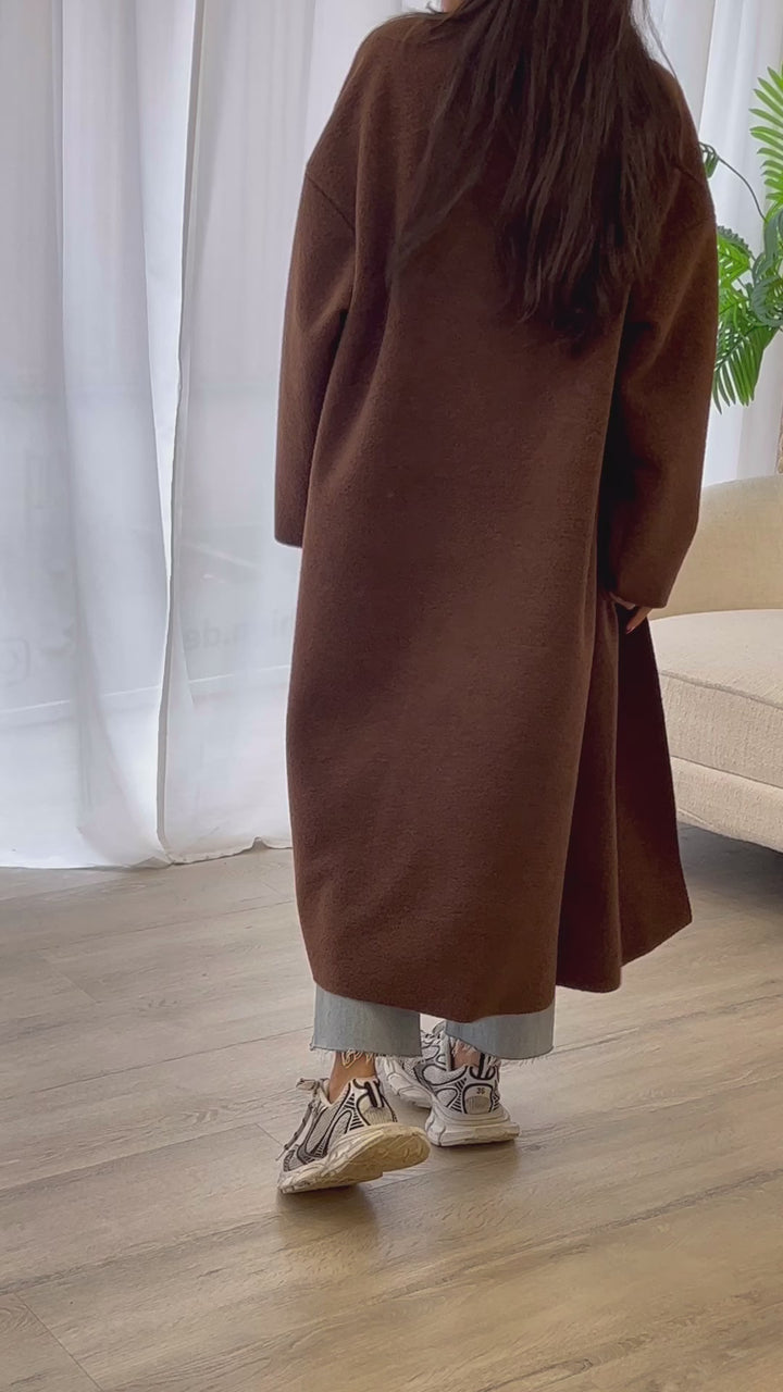Teddy Oversized Mantel in Brown